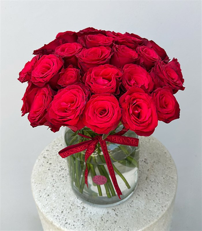 Lots of Love Cam Vazoda 25 Kırmızı Güller Aranjmanı
