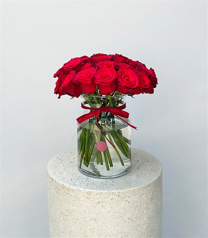 Lots of Love Cam Vazoda 25 Kırmızı Güller Aranjmanı