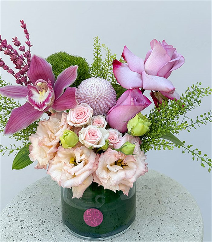 Zela Mini Vazoda Lila Pembe Çiçekler Yaz Aranjmanı