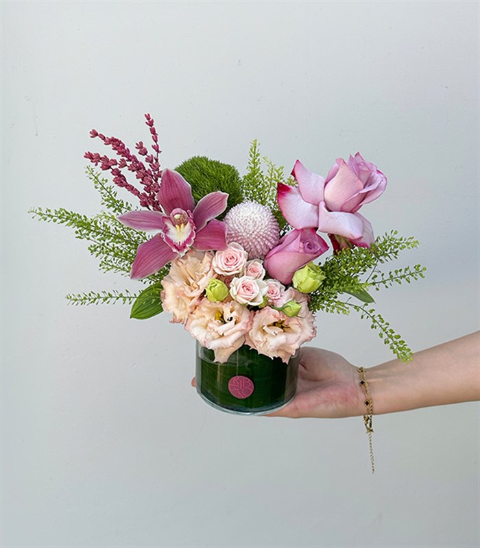 Zela Mini Vazoda Lila Pembe Çiçekler Yaz Aranjmanı