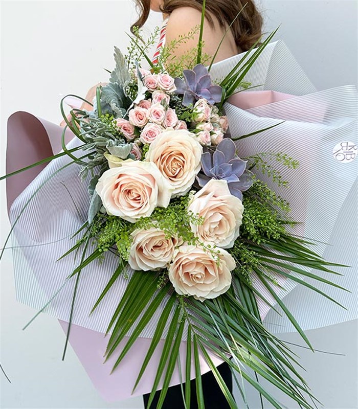 Ivory Garden Pembe Gül Sukulent Yaz Buketi