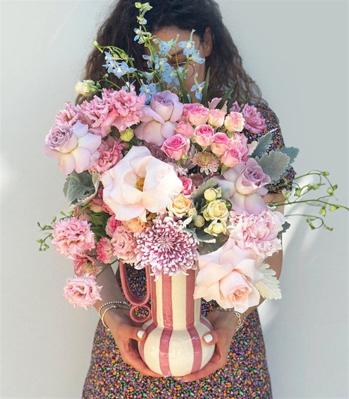 Coastal Pop Pembe El İşi Seramik Sürahi Vazoda Yaz Aranjmanı