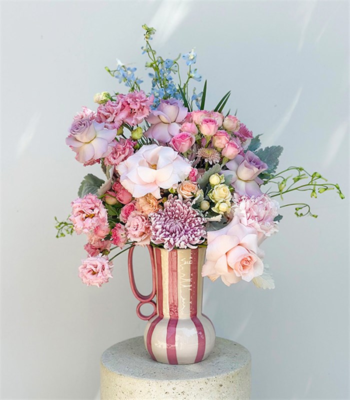 Coastal Pop Pembe El İşi Seramik Sürahi Vazoda Yaz Aranjmanı