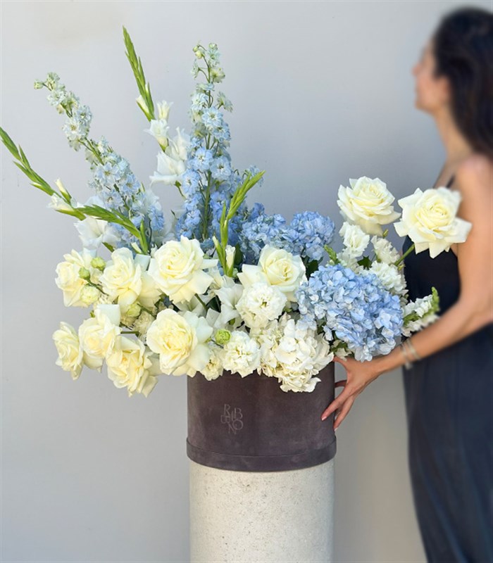 Celeste Grand Deluxe Gri Kutuda Mavi Ortanca Gül Yaz Aranjmanı