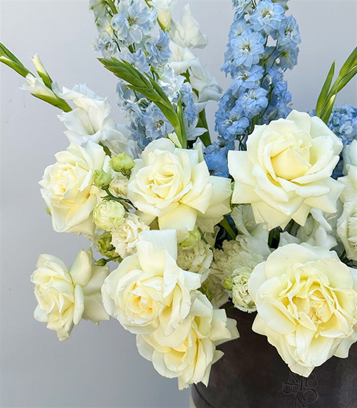 Celeste Grand Deluxe Gri Kutuda Mavi Ortanca Gül Yaz Aranjmanı