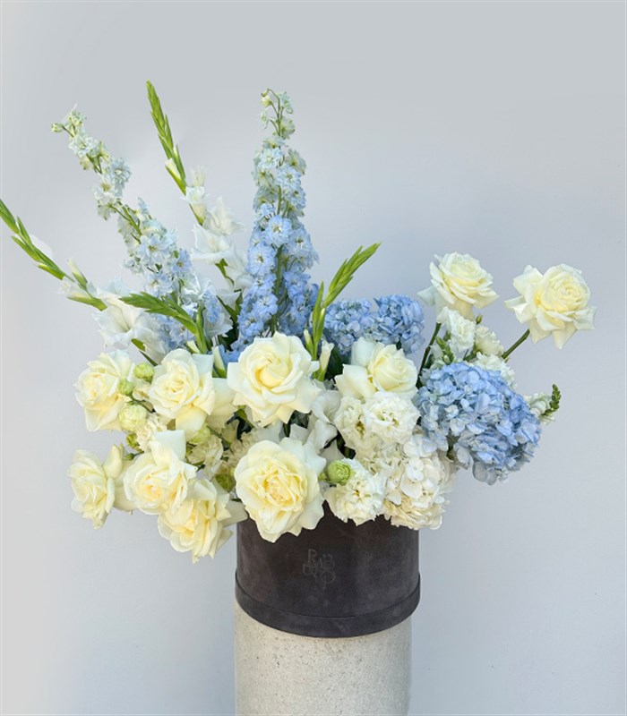 Celeste Grand Deluxe Gri Kutuda Mavi Ortanca Gül Yaz Aranjmanı