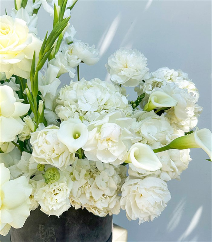 Luce Bianca Grand Deluxe Gri Kutuda Beyaz Yaz Aranjmanı