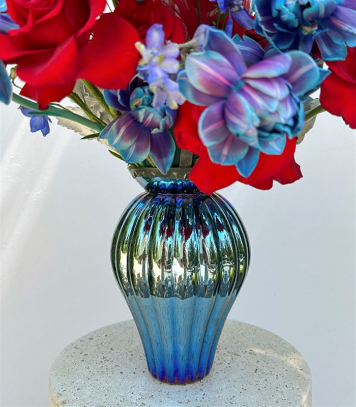 Orion Nebula Deluxe Hologram Vazoda Galaksi Lale Kırmızı Gül Aranjmanı