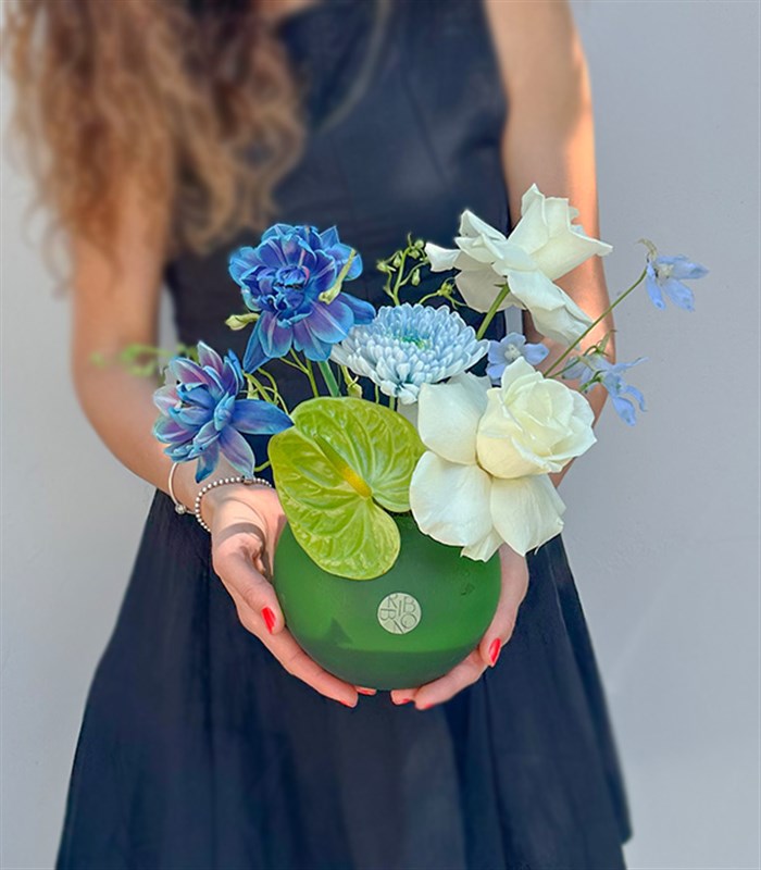 Sirius Yeşil Mini Vazoda Galaksi Lale Beyaz Gül Yaz Aranjmanı