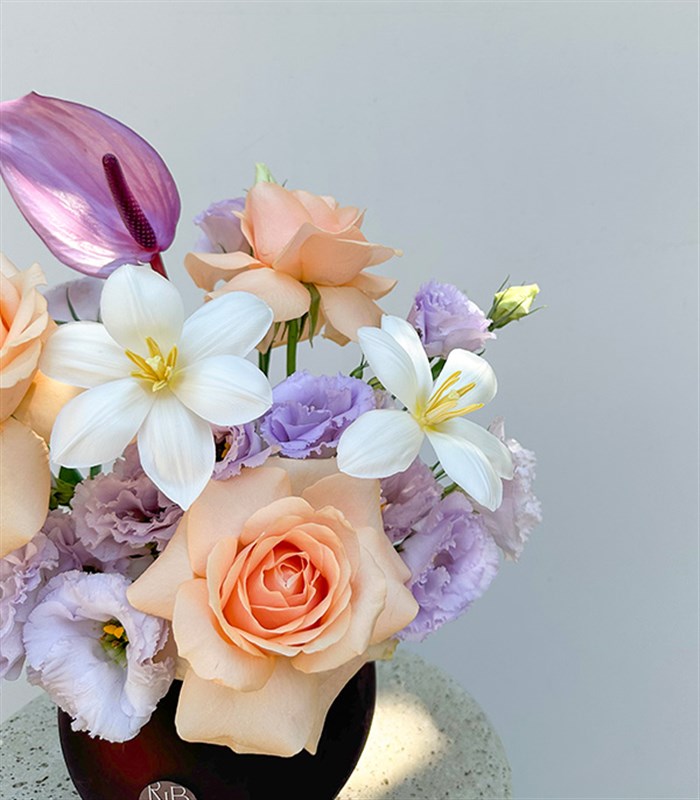 Mateo Mini Cam Vazoda Kayısı Gül Pastel Çiçekler