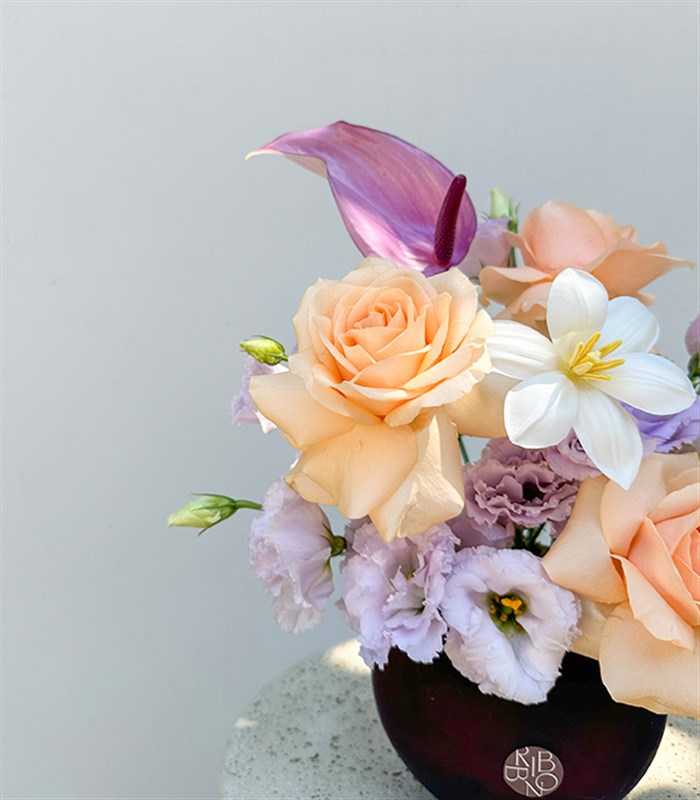 Mateo Mini Cam Vazoda Kayısı Gül Pastel Çiçekler