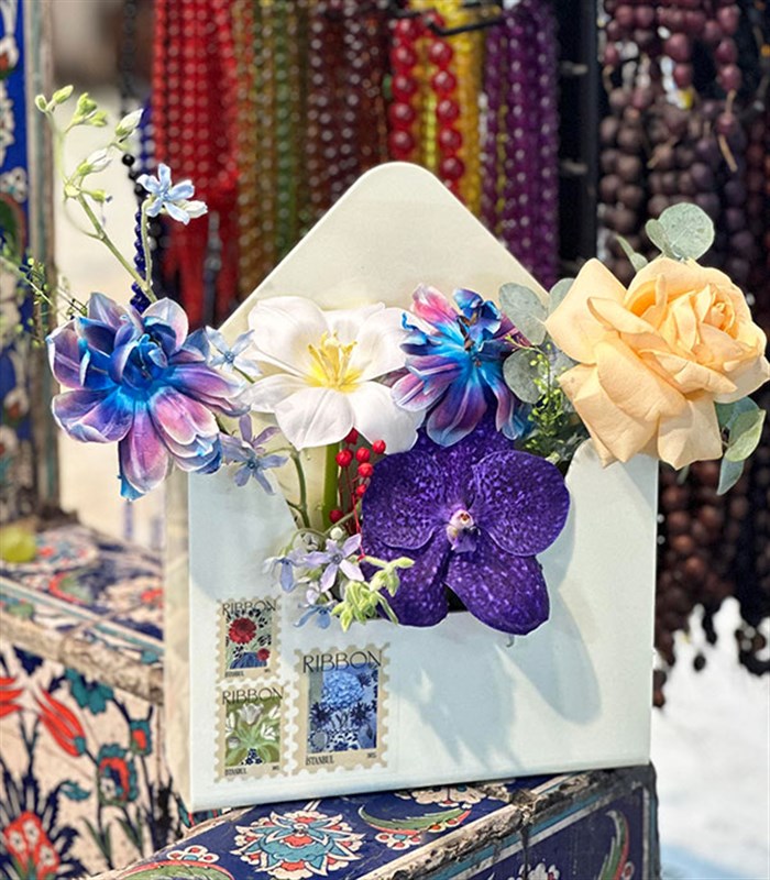 İstanbul Postcard Bloom Stamp Galaksi Lale Aranjmanı