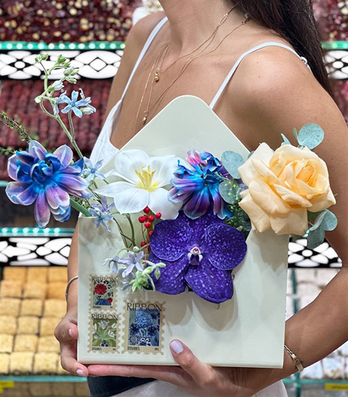 İstanbul Postcard Bloom Stamp Galaksi Lale Aranjmanı