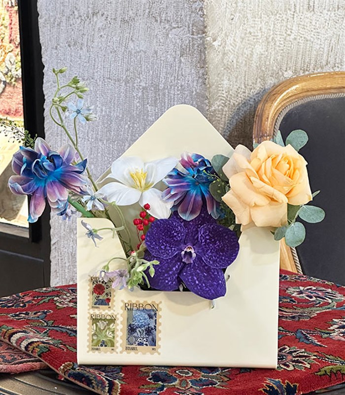 İstanbul Postcard Bloom Stamp Galaksi Lale Aranjmanı