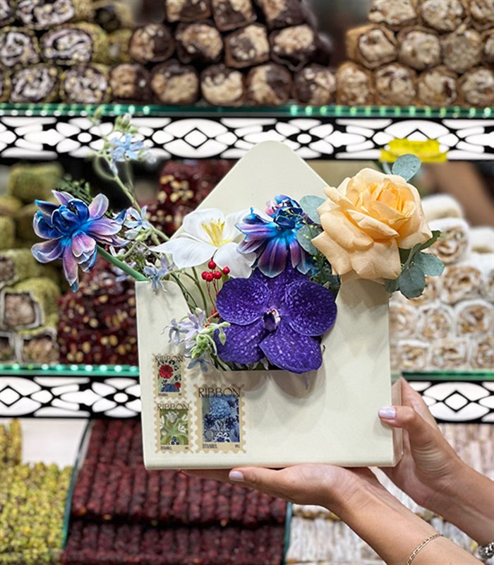 İstanbul Postcard Bloom Stamp Galaksi Lale Aranjmanı