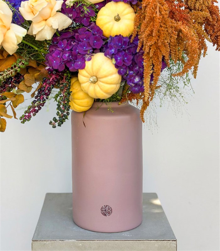 Lilac Fireside Deluxe Lila Vazoda Balkabaklı Sonbahar Aranjmanı