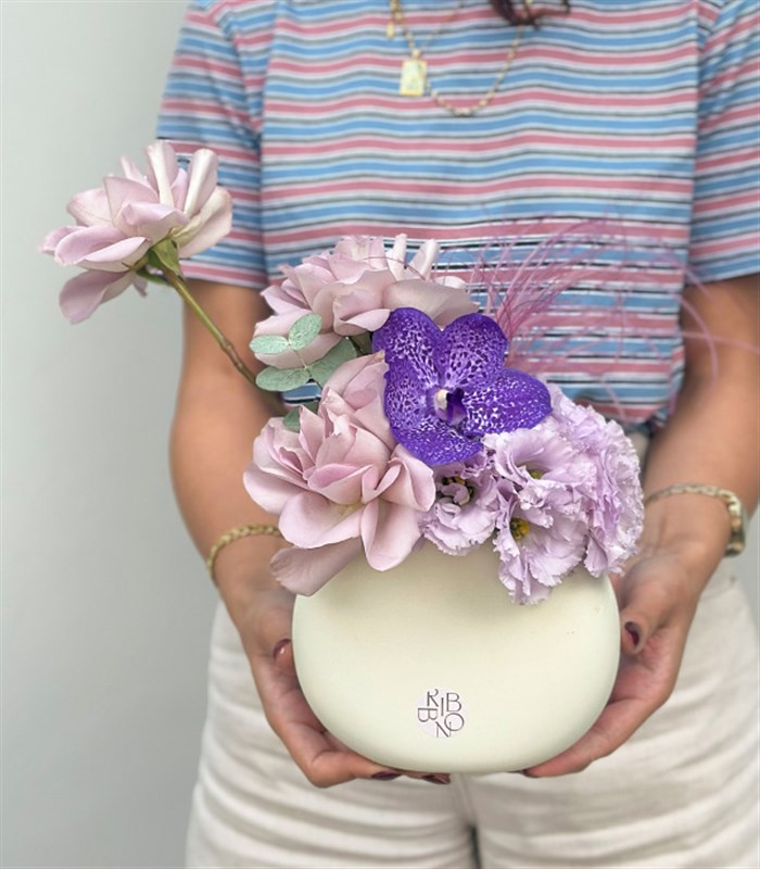 Lilac Delight Mini Seramik Vazoda Lila Güller Sonbahar Aranjmanı