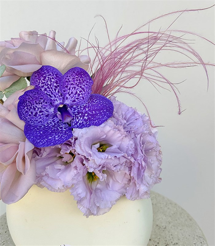 Lilac Delight Mini Seramik Vazoda Lila Güller Sonbahar Aranjmanı