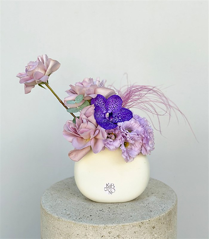 Lilac Delight Mini Seramik Vazoda Lila Güller Sonbahar Aranjmanı