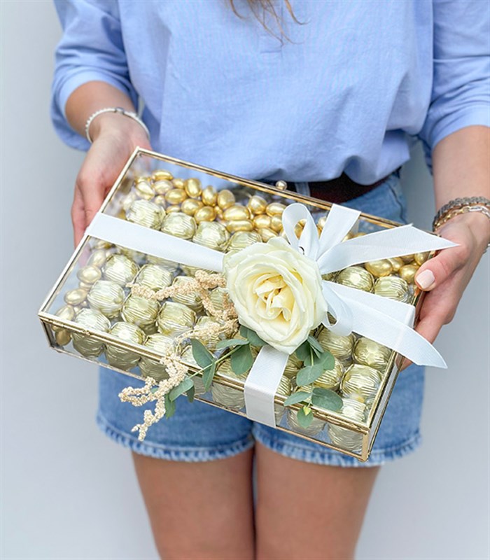 Beyaz Gold Royal Deluxe İsteme Söz 80Li Cam Çikolata Kutusu