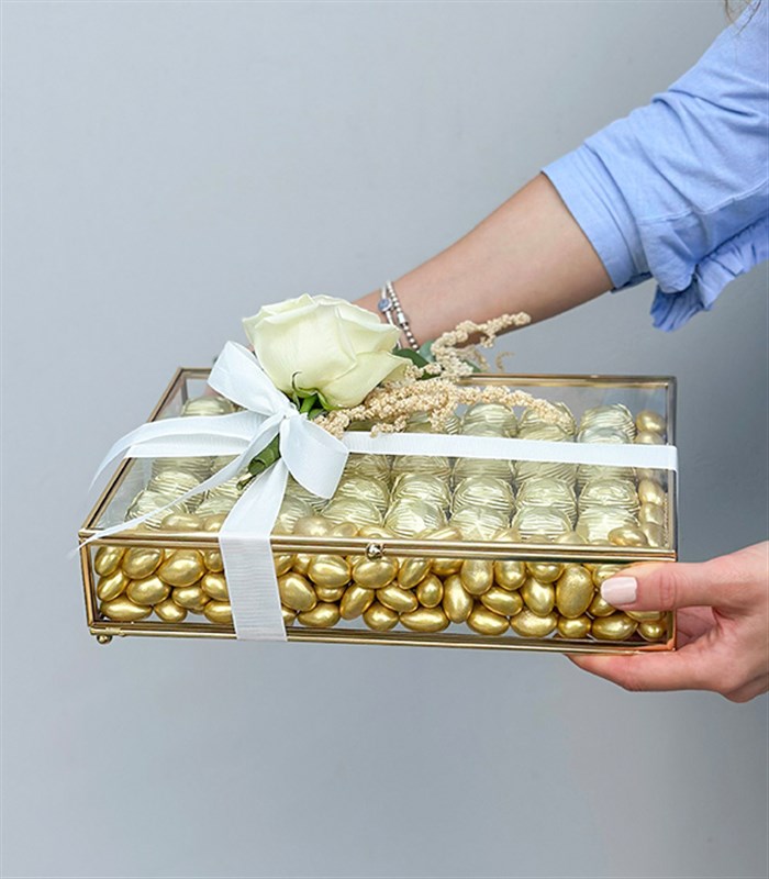 Beyaz Gold Royal Deluxe İsteme Söz 80Li Cam Çikolata Kutusu
