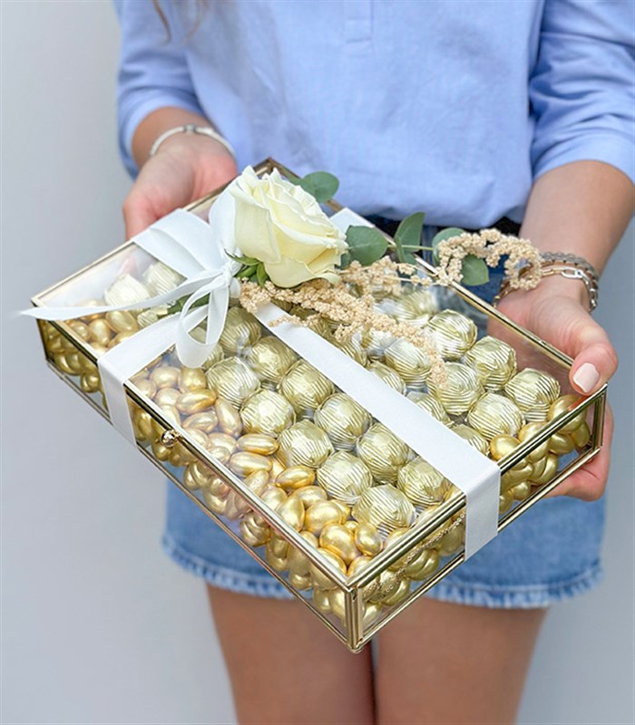 Beyaz Gold Royal Deluxe İsteme Söz 80Li Cam Çikolata Kutusu