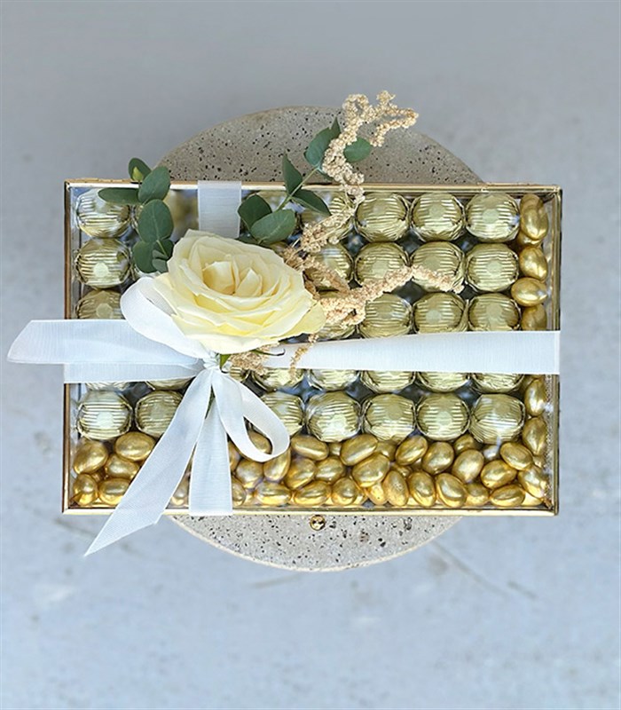 Beyaz Gold Royal Deluxe İsteme Söz 80Li Cam Çikolata Kutusu