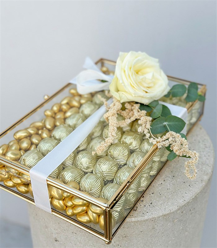 Beyaz Gold Royal Deluxe İsteme Söz 80Li Cam Çikolata Kutusu