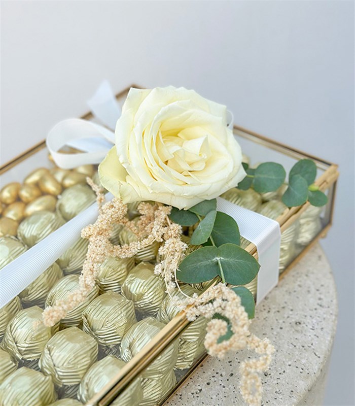 Beyaz Gold Royal Deluxe İsteme Söz 80Li Cam Çikolata Kutusu