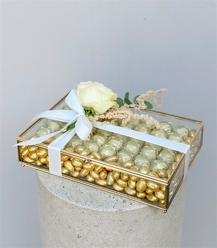 Beyaz Gold Royal Deluxe İsteme Söz 80Li Cam Çikolata Kutusu