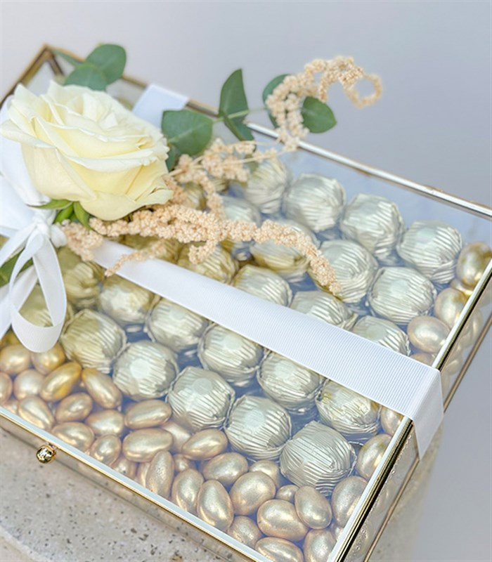 Beyaz Gold Royal Deluxe İsteme Söz 80Li Cam Çikolata Kutusu