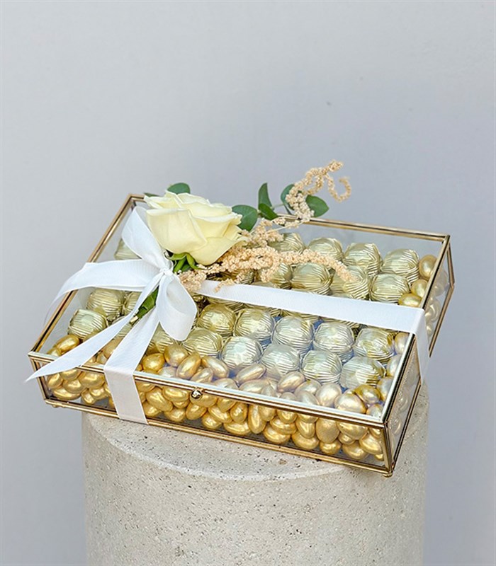 Beyaz Gold Royal Deluxe İsteme Söz 80Li Cam Çikolata Kutusu