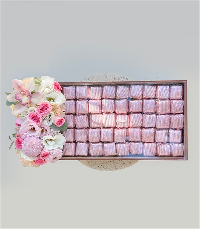 Pembe Royal Deluxe Deri Tepside 90Lı Çikolata Tepsisi