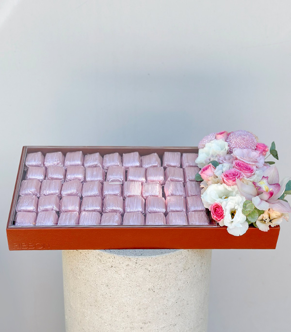Pembe Royal Deluxe Deri Tepside 90Lı Çikolata Tepsisi