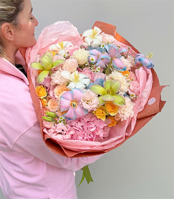 Color Serenade Lale Ortanca Rengarenk Çiçekler Buketi