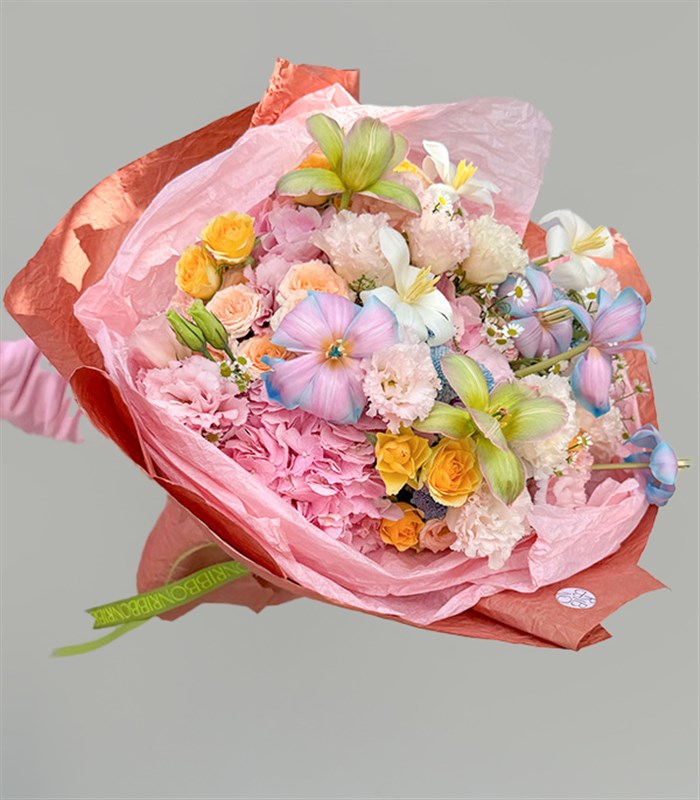 Color Serenade Lale Ortanca Rengarenk Çiçekler Buketi