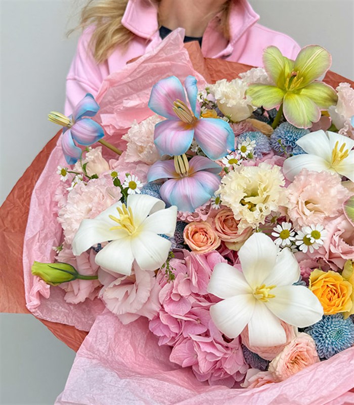 Color Serenade Lale Ortanca Rengarenk Çiçekler Buketi