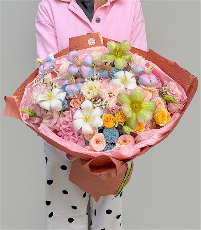 Color Serenade Lale Ortanca Rengarenk Çiçekler Buketi