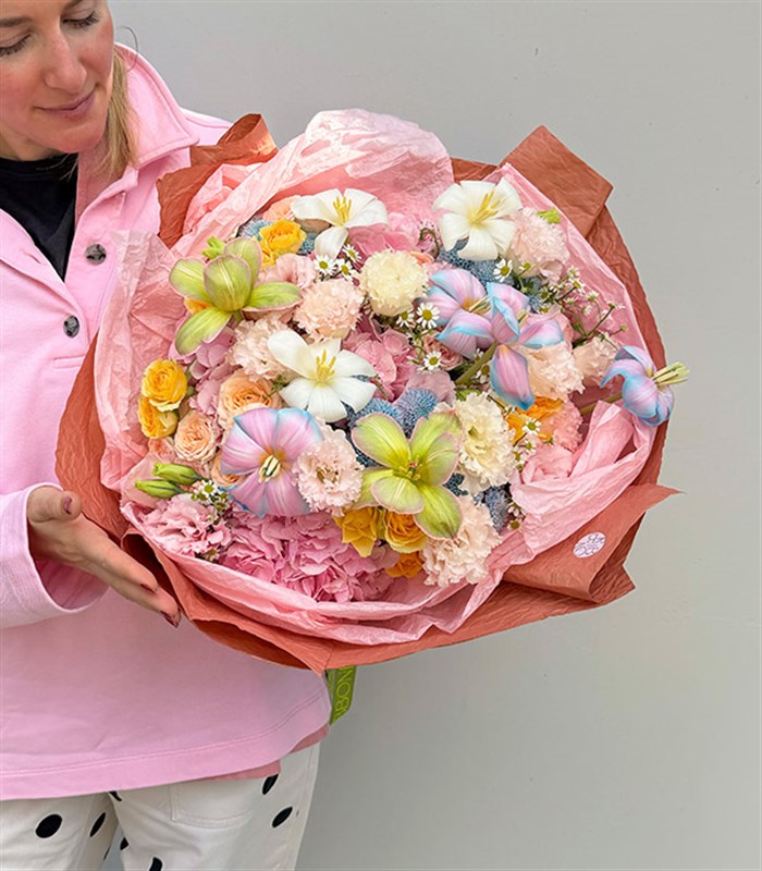 Color Serenade Lale Ortanca Rengarenk Çiçekler Buketi