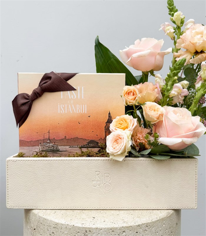 Krem Deri Kutuda Harem Chocolate Çikolatalı Lokum Çiçek Hediye Seti