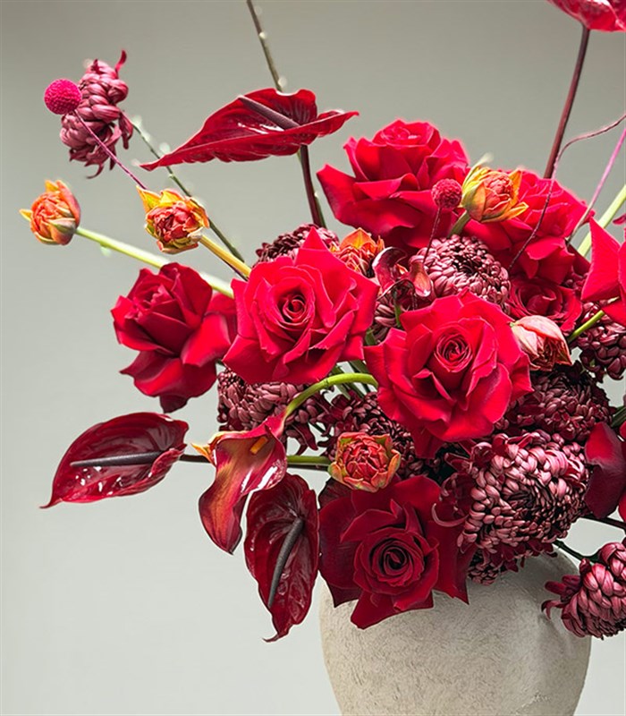 Beloved Deluxe Seramik Vazoda Kırmızı Gül Lale Aranjmanı