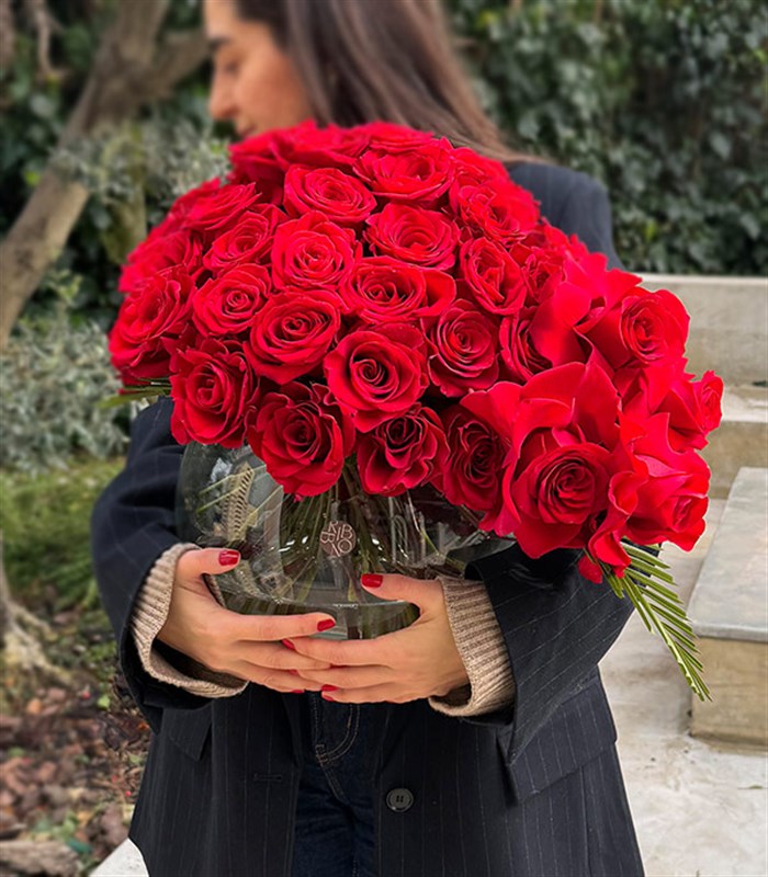 Redline Grand Cam Vazoda 50 Kırmızı Gül Aranjmanı