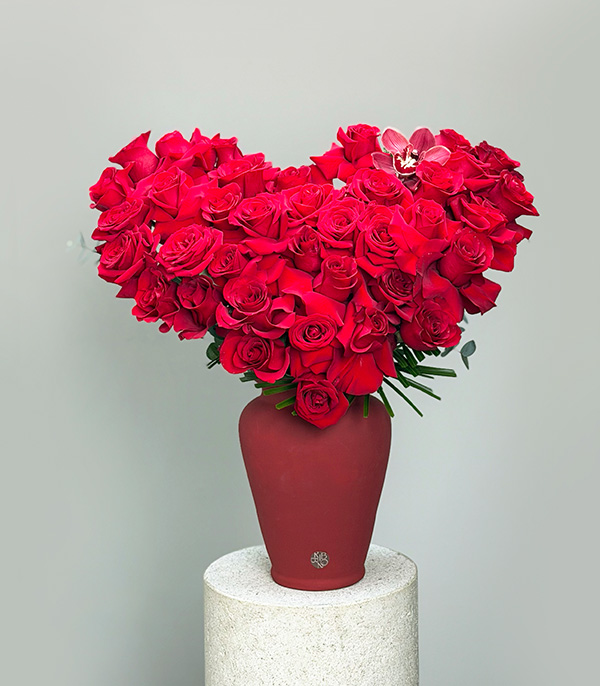 Red Heart Deluxe Bordo Vazoda Kalp 41 Kırmızı Gül Aranjmanı
