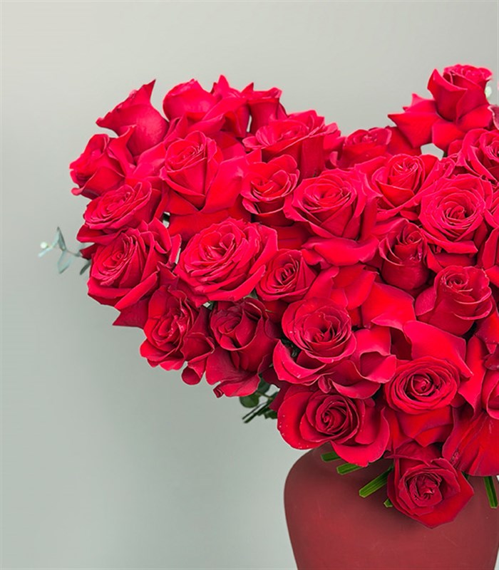 Red Heart Deluxe Bordo Vazoda Kalp 41 Kırmızı Gül Aranjmanı