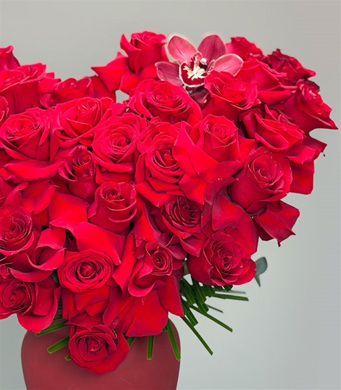 Red Heart Deluxe Bordo Vazoda Kalp 41 Kırmızı Gül Aranjmanı