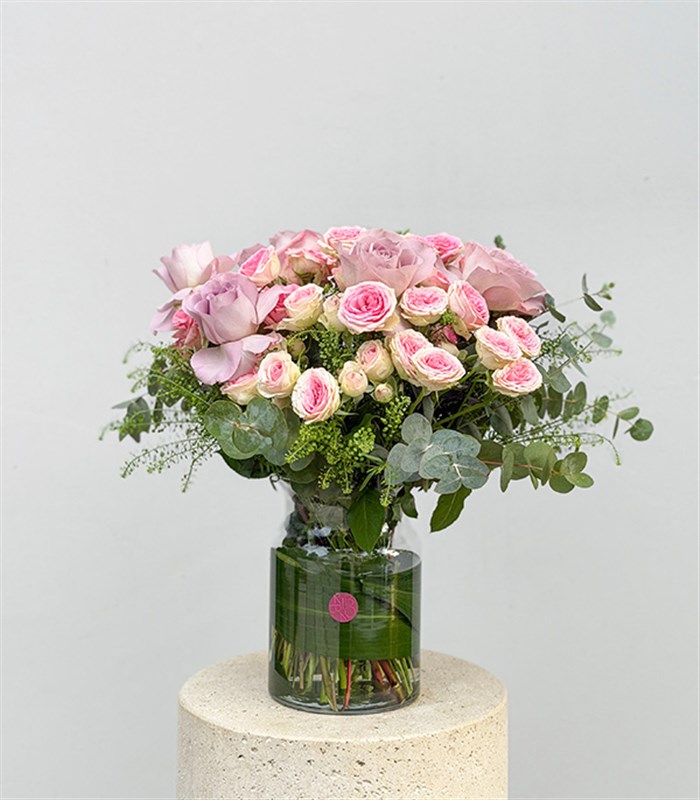 Moonlit Muse Cam Vazoda Lila Pembe Güller