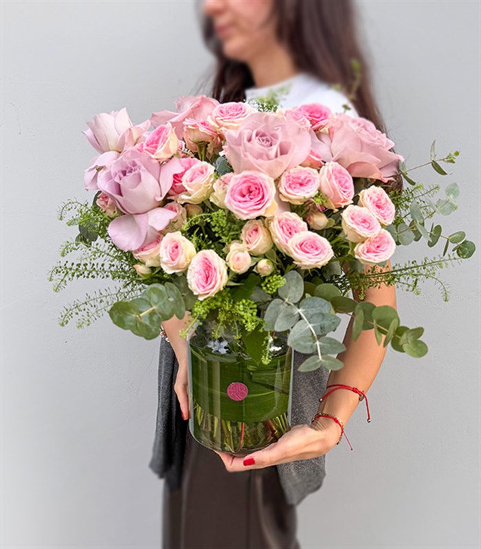 Moonlit Muse Cam Vazoda Lila Pembe Güller