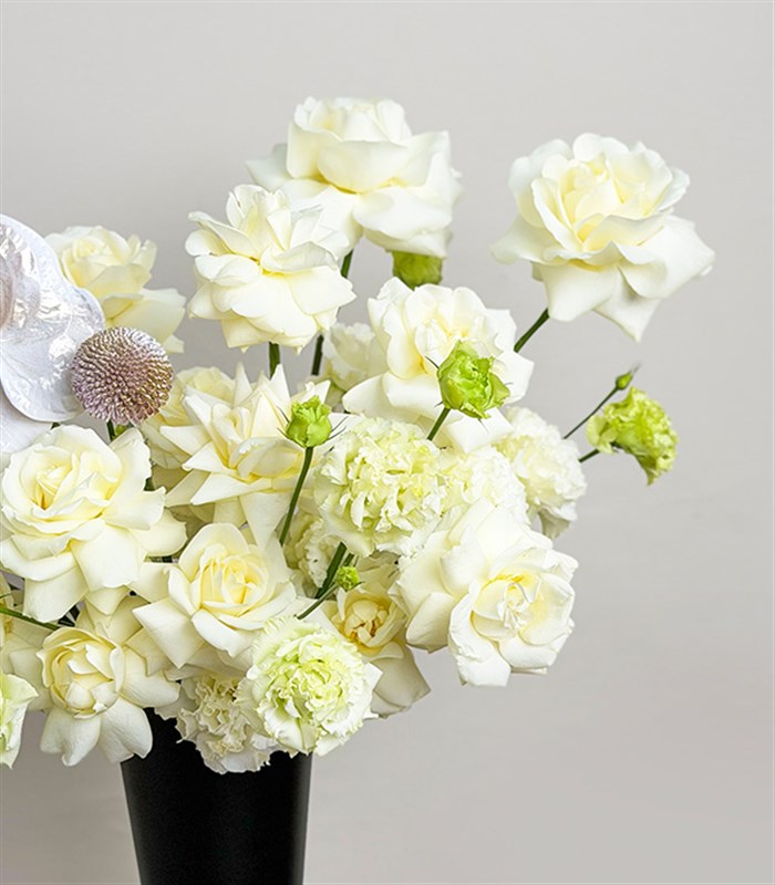 Cloud Dancer Beyaz Gül Vazo Aranjman