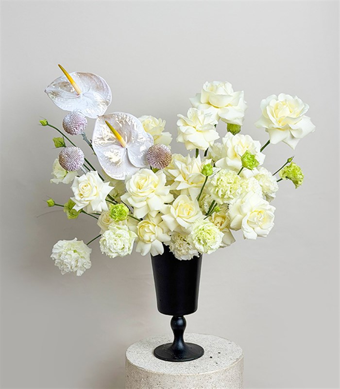 Cloud Dancer Beyaz Gül Vazo Aranjman