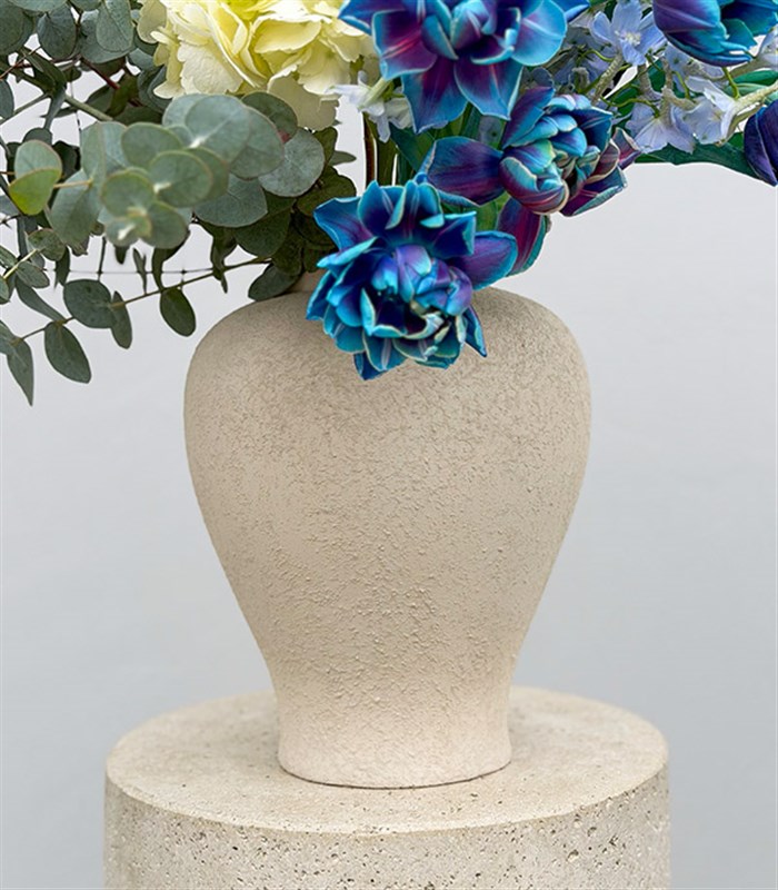 Deluxe Krem Seramik Vazoda Galaksi Lale Beyaz Ortanca Aranjmanı